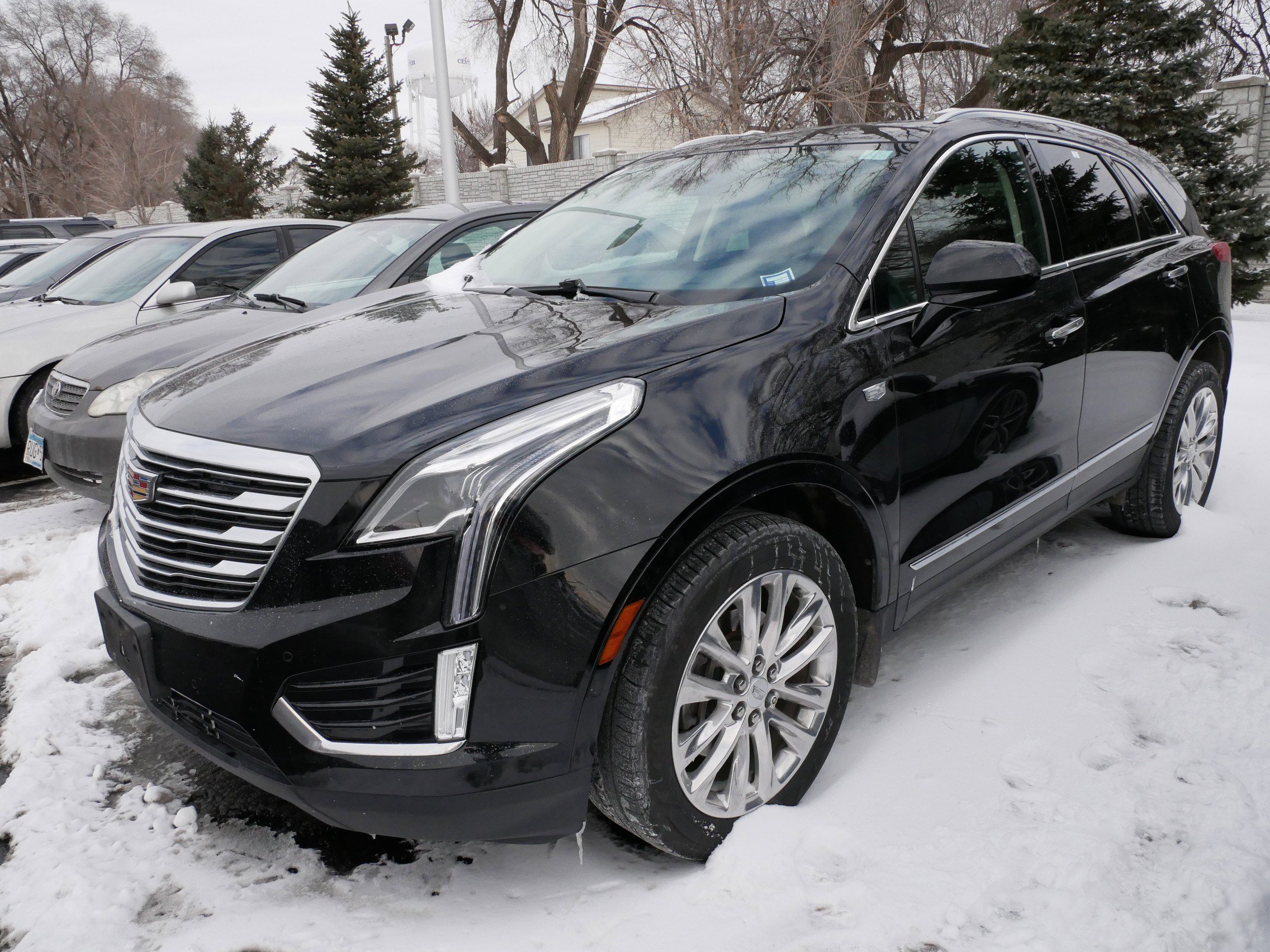 Used 2019 Cadillac XT5 Luxury with VIN 1GYKNDRS6KZ287861 for sale in Brooklyn Center, Minnesota