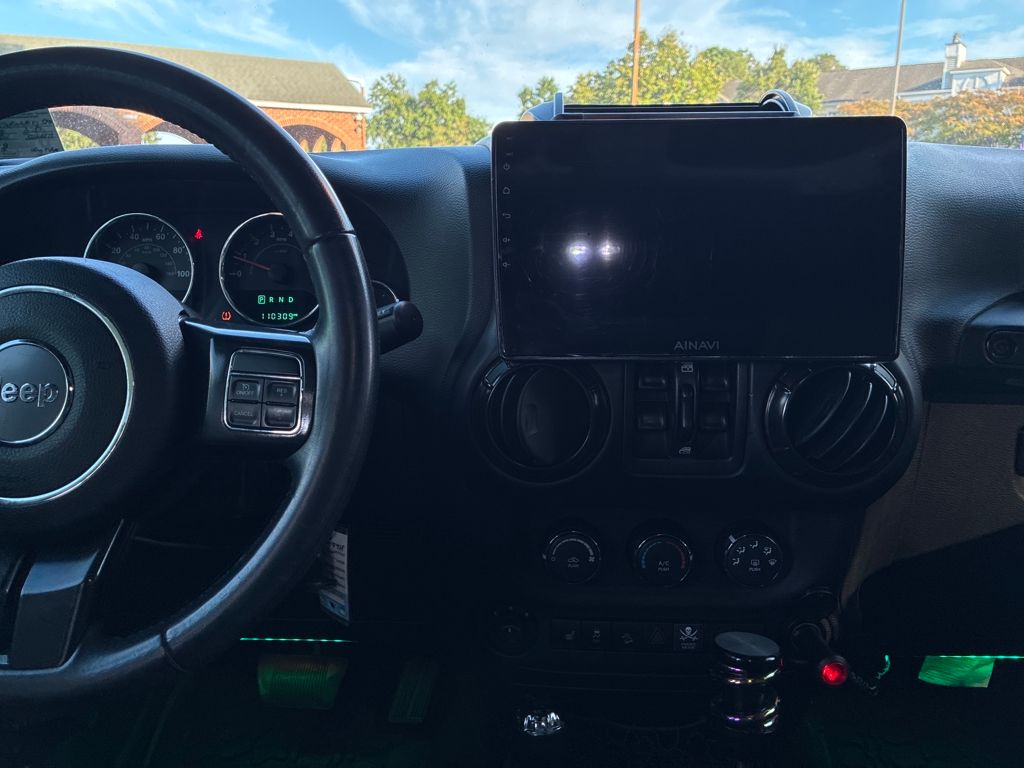 2017 Jeep Wrangler Unlimited Sahara photo 16