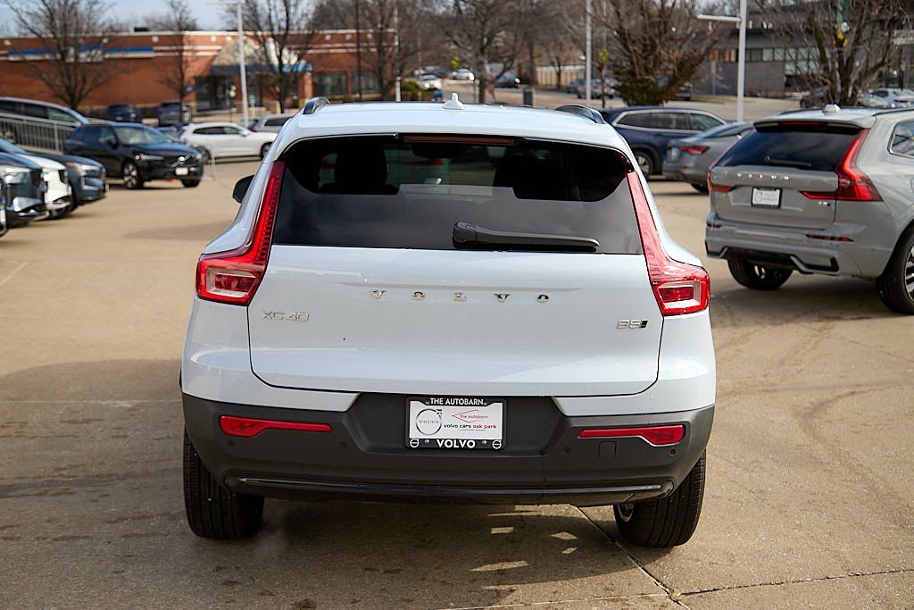 2026 VOLVO XC40 - Image 7