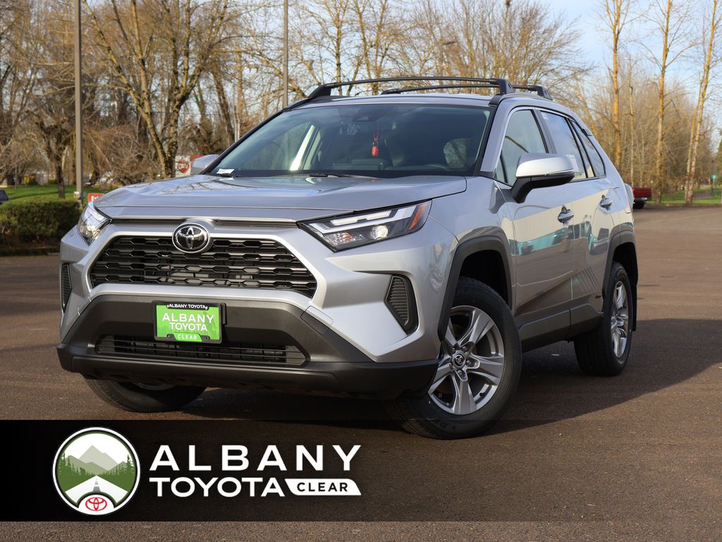 2025 Toyota RAV4 XLE's photo