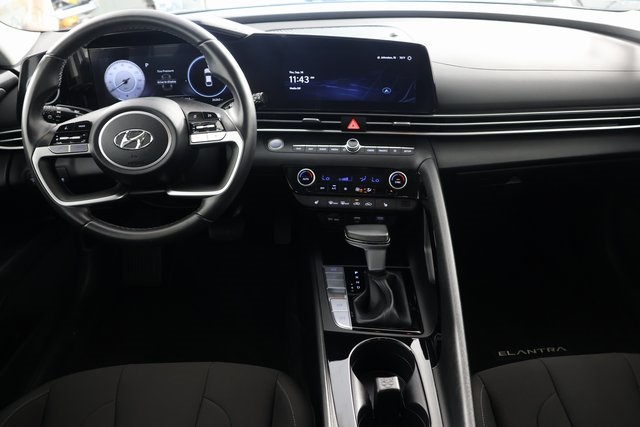 2023 Hyundai Elantra SEL photo 2