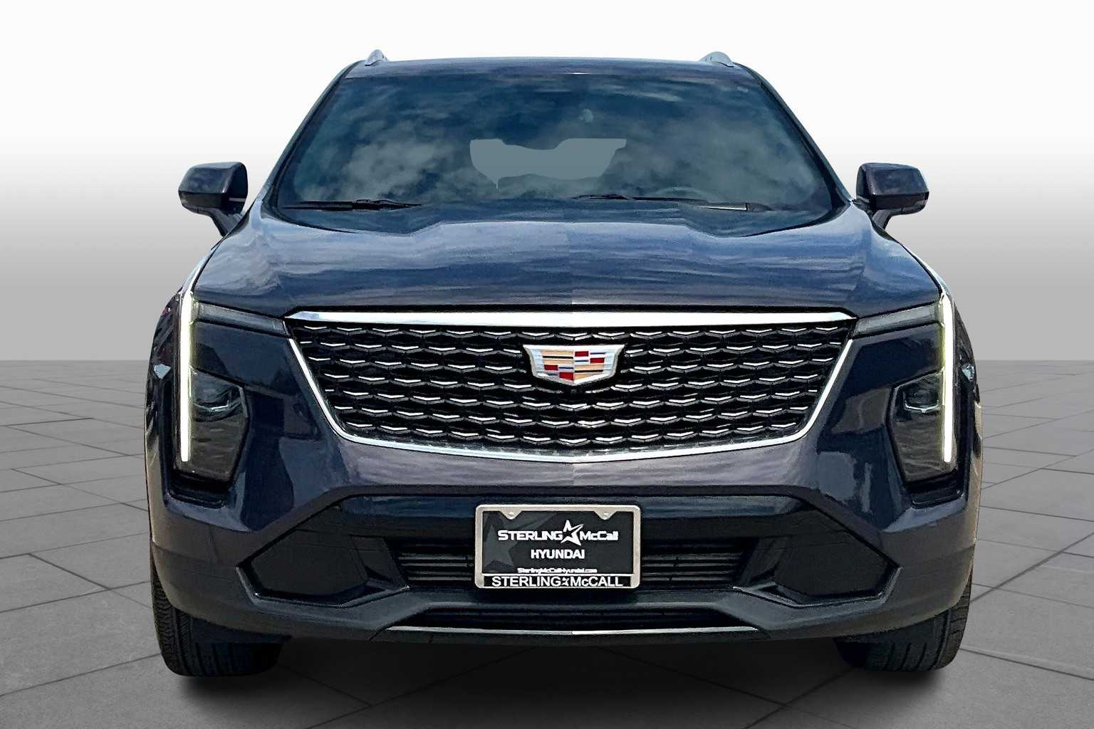 2025 Cadillac XT4 Premium Luxury photo 3