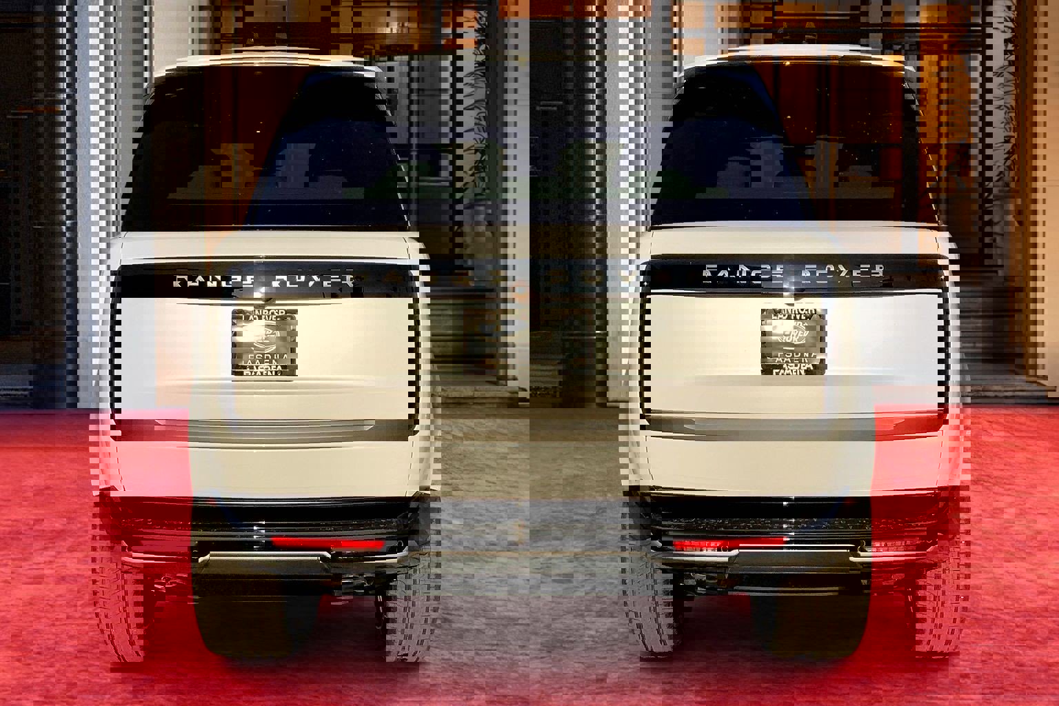 2025 Land Rover Range Rover SE photo 4