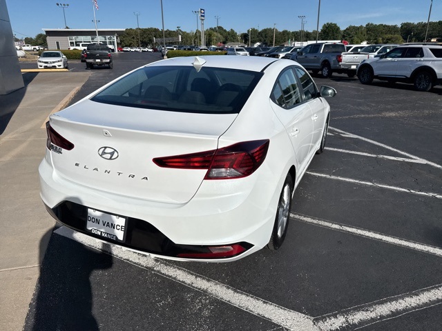 2020 Hyundai Elantra SEL photo 4