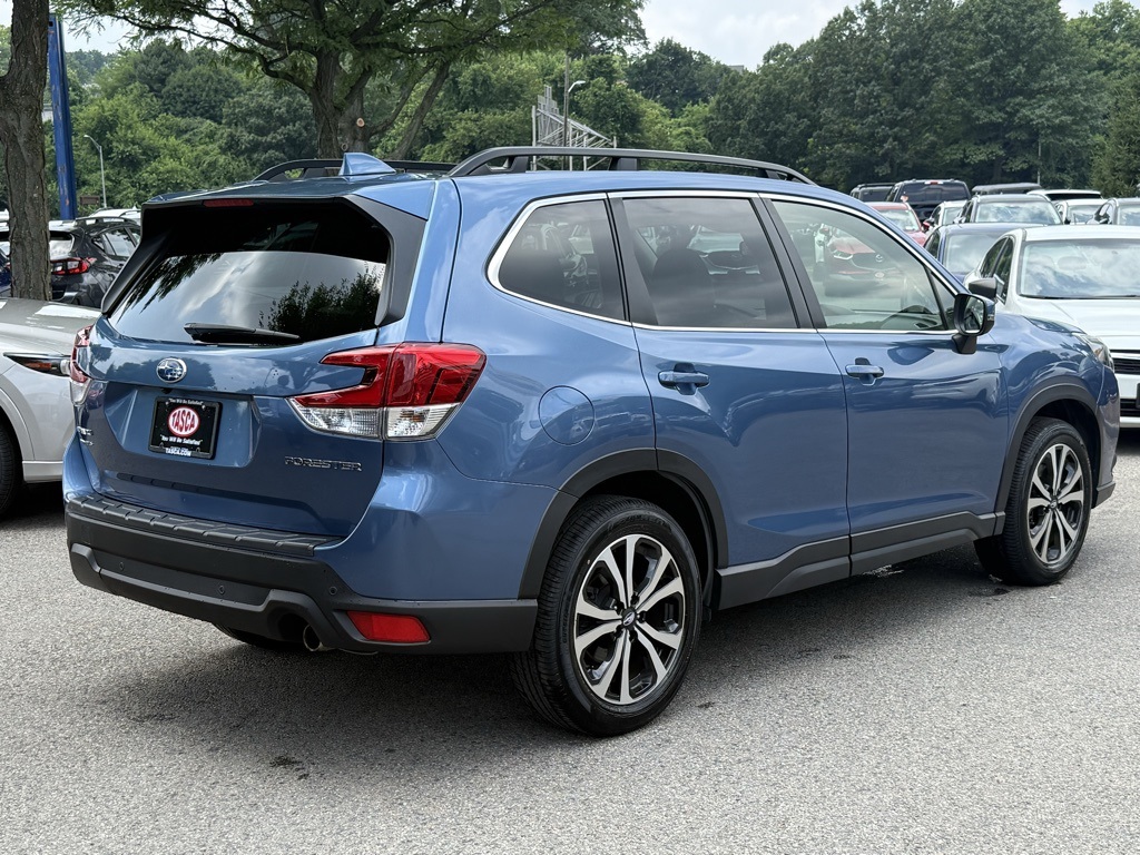 2022 Subaru Forester Limited photo 3