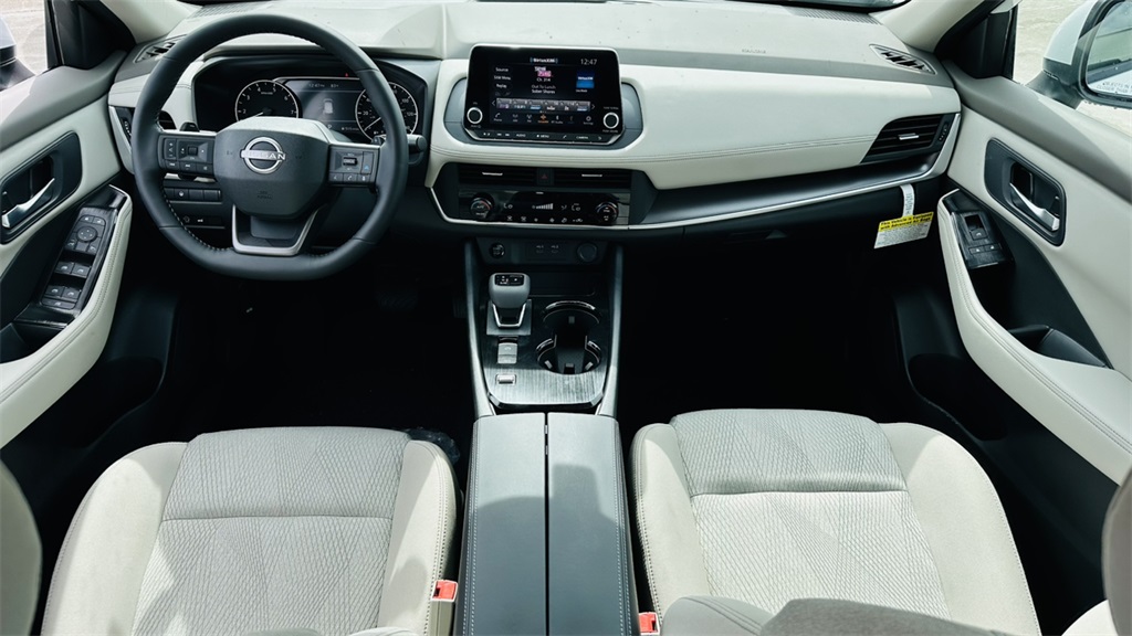 2025 Nissan Rogue SV photo 11
