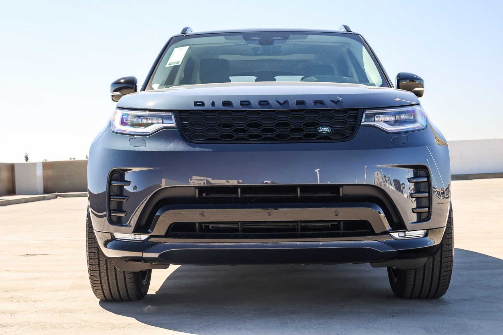 2025 Land Rover Discovery SE photo 2