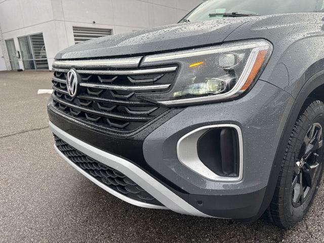 2025 Volkswagen Atlas Peak Edition SE photo 9