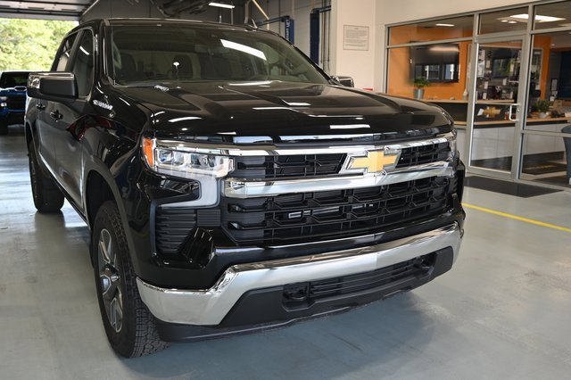 2026 Chevrolet Silverado 1500 LT photo 2