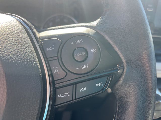 2021 Toyota RAV4 Hybrid XLE photo 16