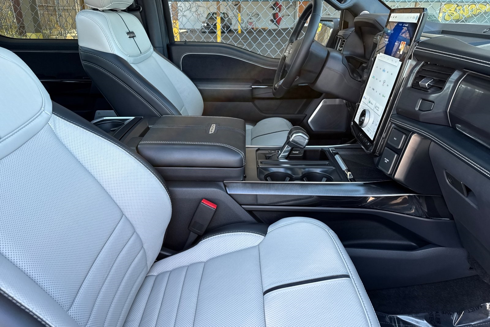 2024 Ford F-150 Lightning Platinum photo 15