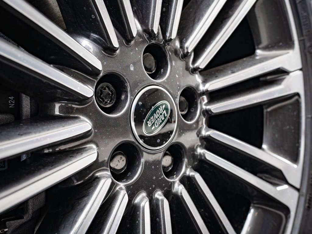 2026 Land Rover Range Rover Evoque Dynamic SE photo 8