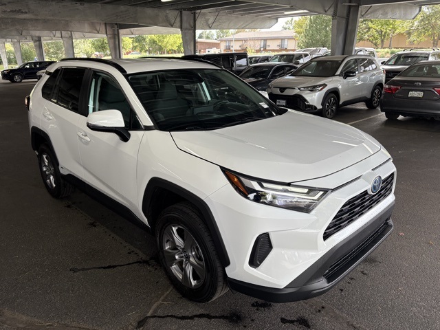 2023 Toyota RAV4 Hybrid XLE photo 3