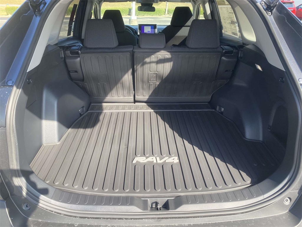 2025 Toyota RAV4 Hybrid LE photo 8