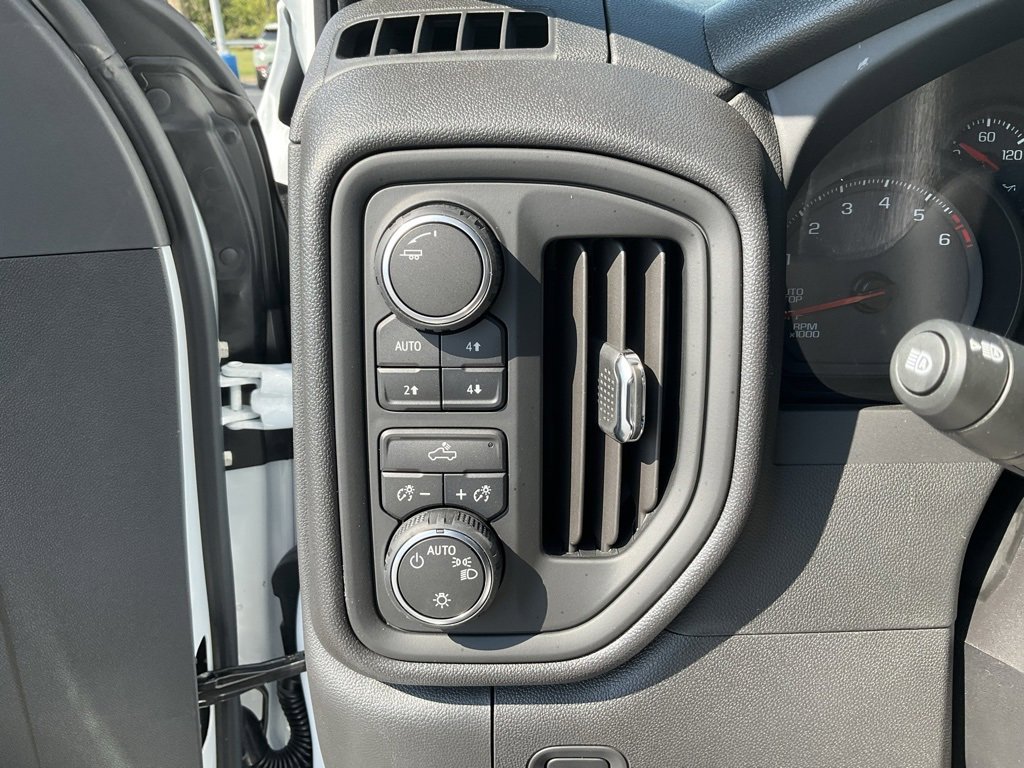 2026 Chevrolet Silverado 1500 Custom Trail Boss photo 4