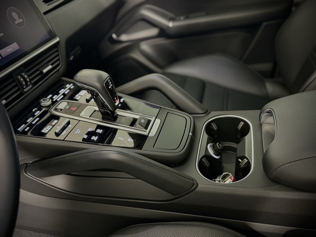 2023 Porsche Cayenne Coupe photo 23