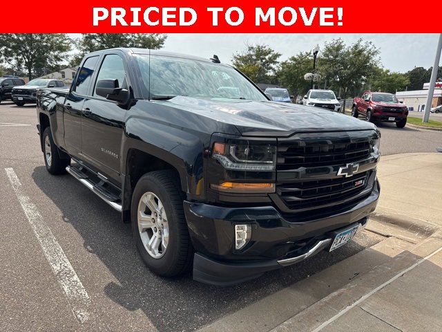 2017 Chevrolet Silverado 1500 LT photo 2