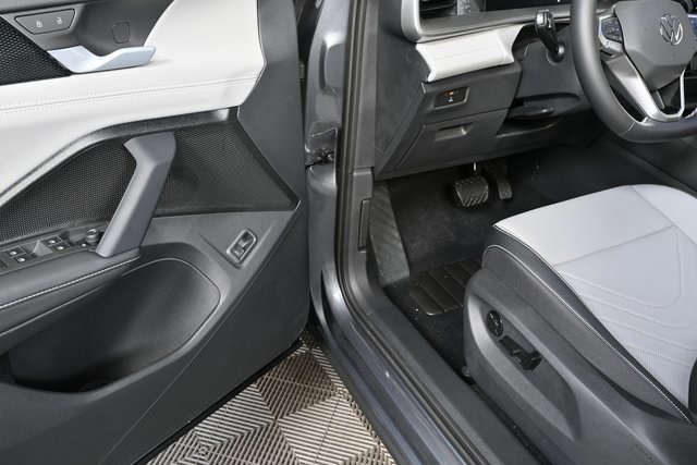 2025 Volkswagen Tiguan SE photo 8