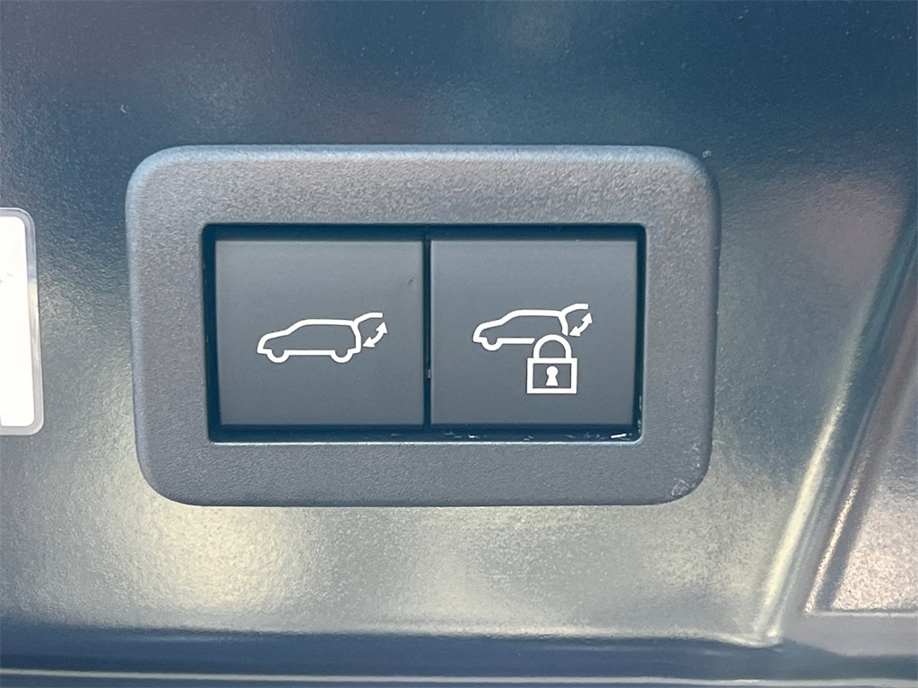 2025 Toyota Prius Limited photo 19