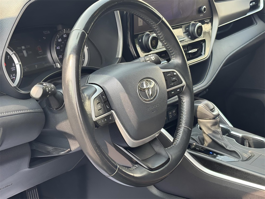 2023 Toyota Highlander XLE photo 12