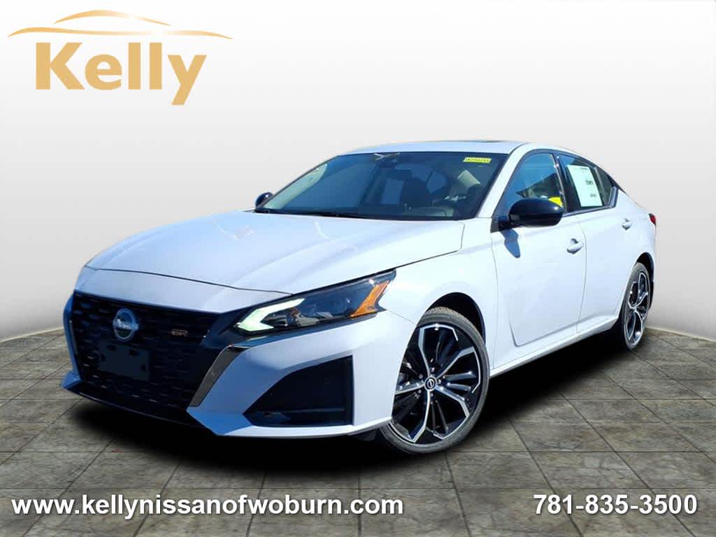 2025 Nissan Altima SR's photo