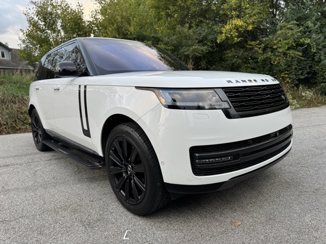 2023 Land Rover Range Rover SE photo 4