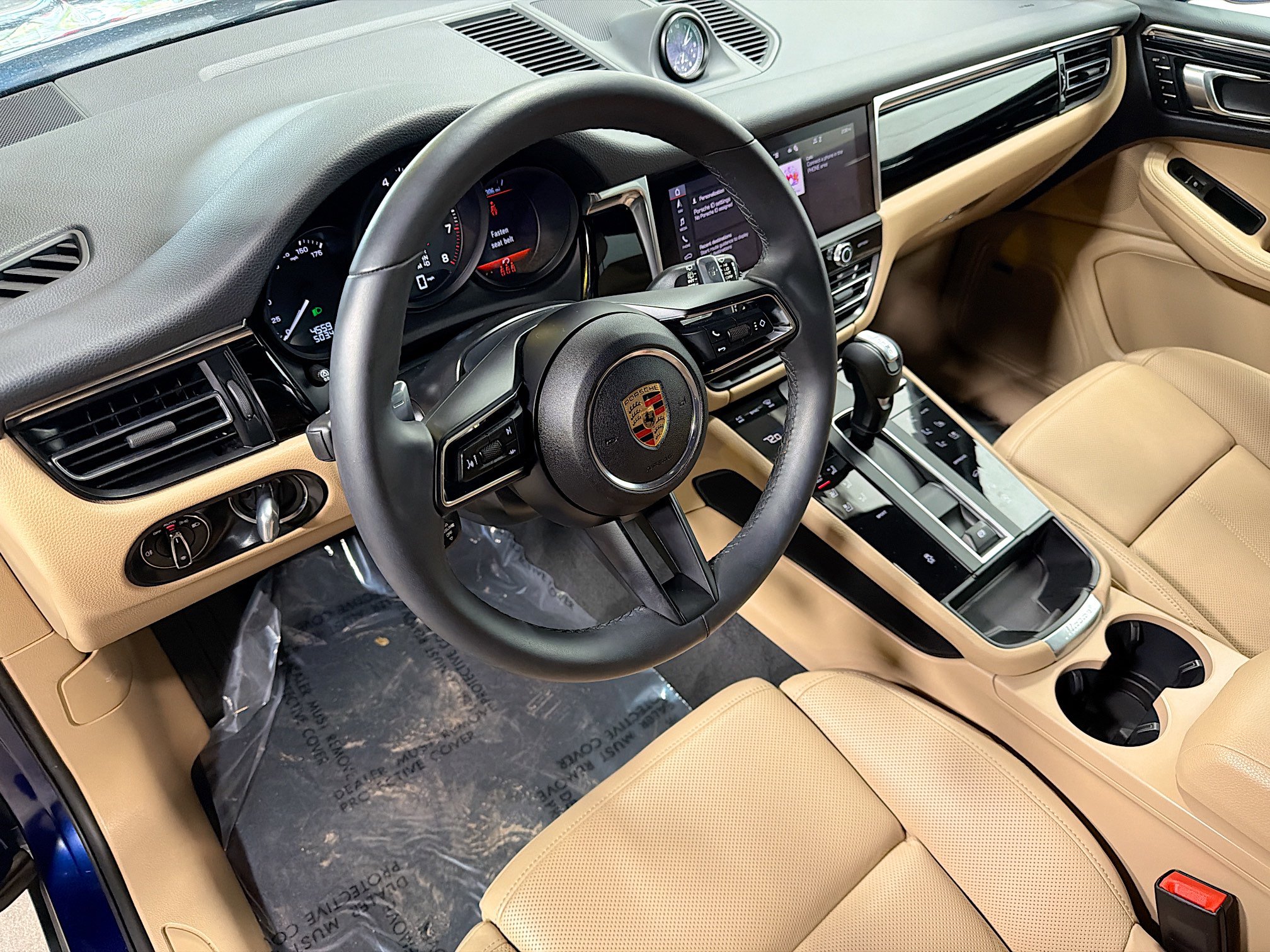 2025 Porsche Macan T photo 4