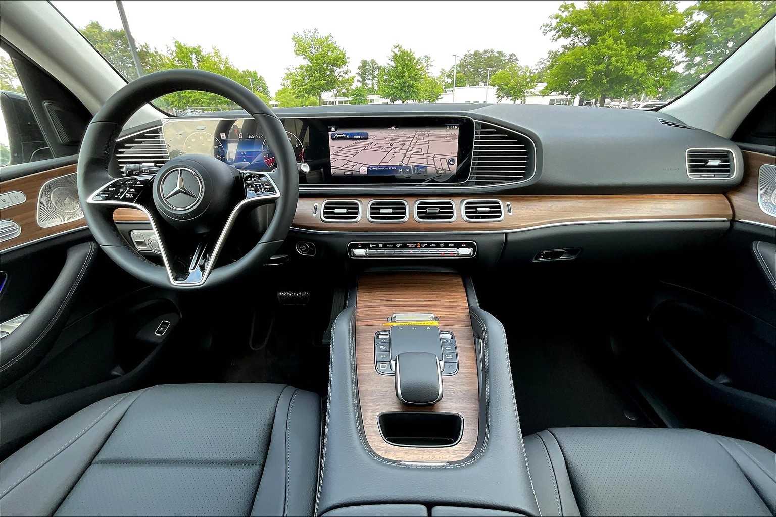 2025 Mercedes Benz GLE 350 4MATIC photo 4