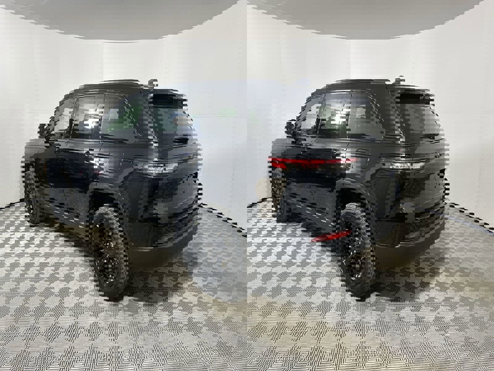 2025 Jeep Grand Cherokee Limited photo 2