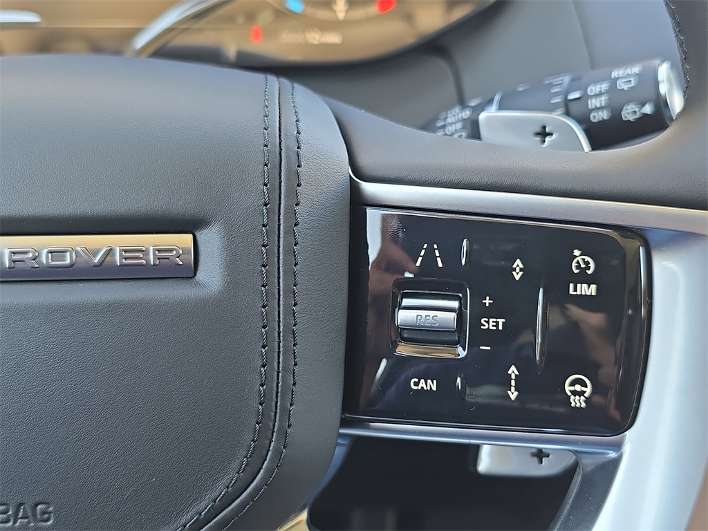 2025 Land Rover Range Rover SE photo 18
