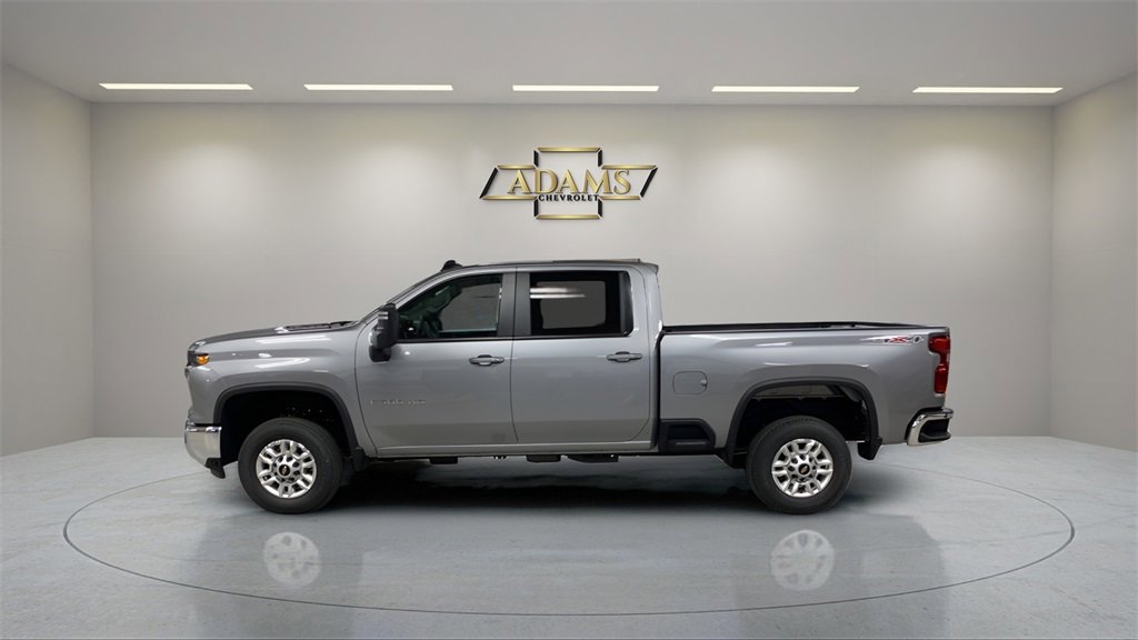 2025 Chevrolet Silverado 2500HD LT photo 2