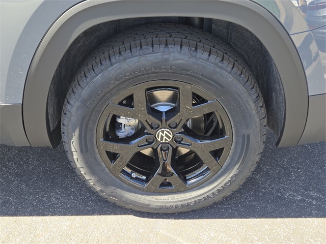 2025 Volkswagen Atlas SE Technology Peak Edition photo 4