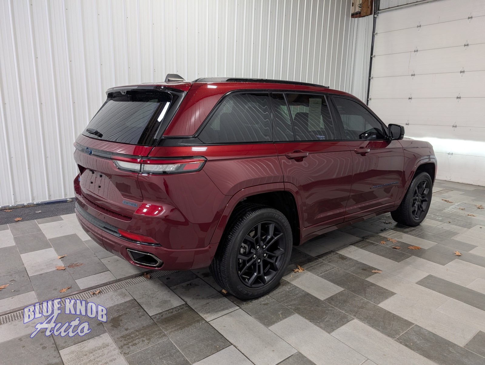 2023 Jeep Cherokee 80th Anniversary Edition photo 3