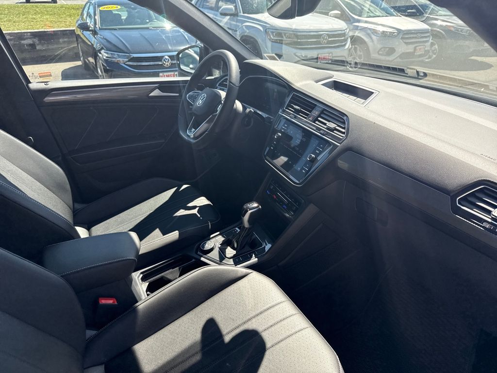2024 Volkswagen Tiguan SE R-Line Black photo 19