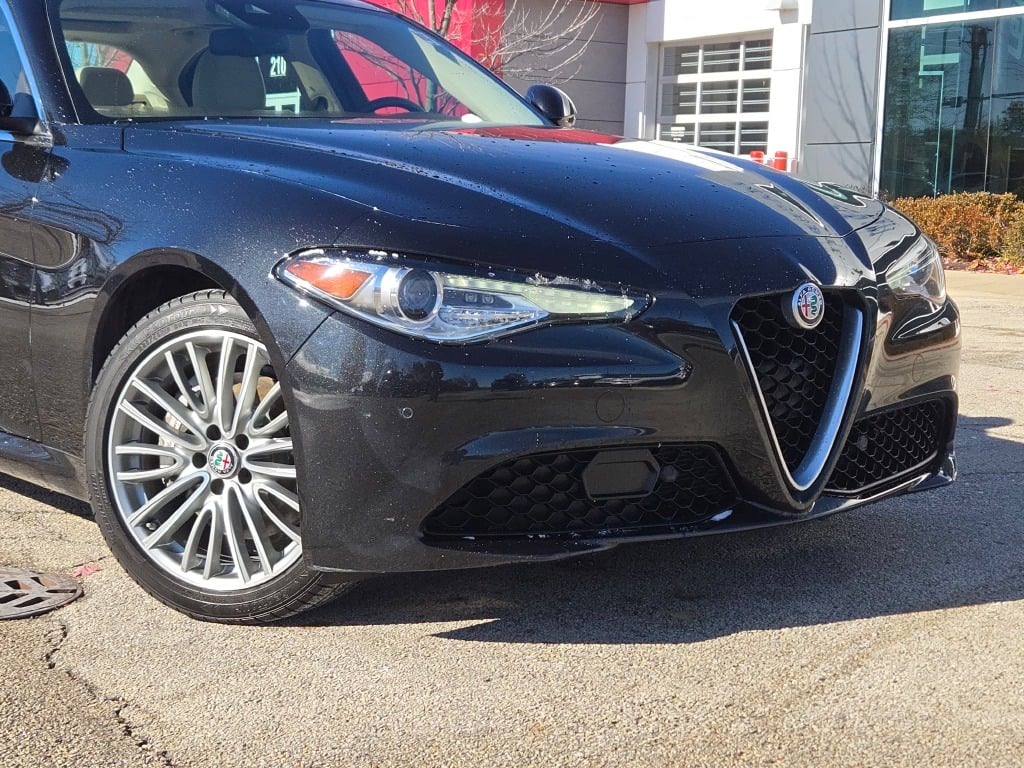 2019 Alfa Romeo Giulia Ti photo 2