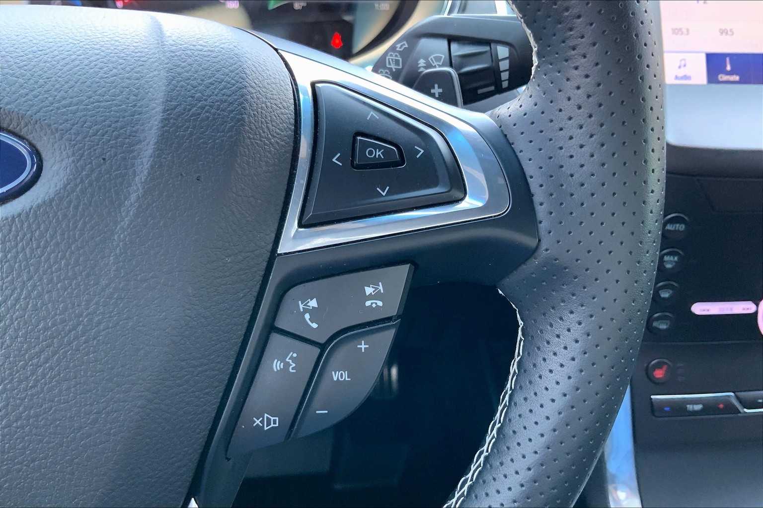 2020 Ford Edge ST photo 20