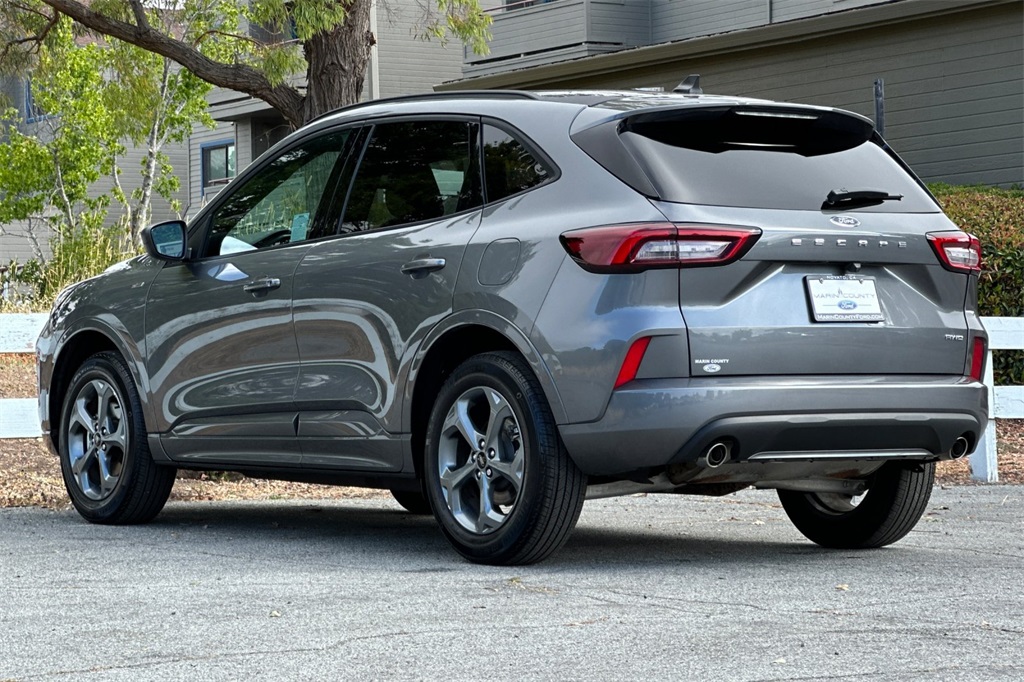2024 Ford Escape ST-Line photo 6