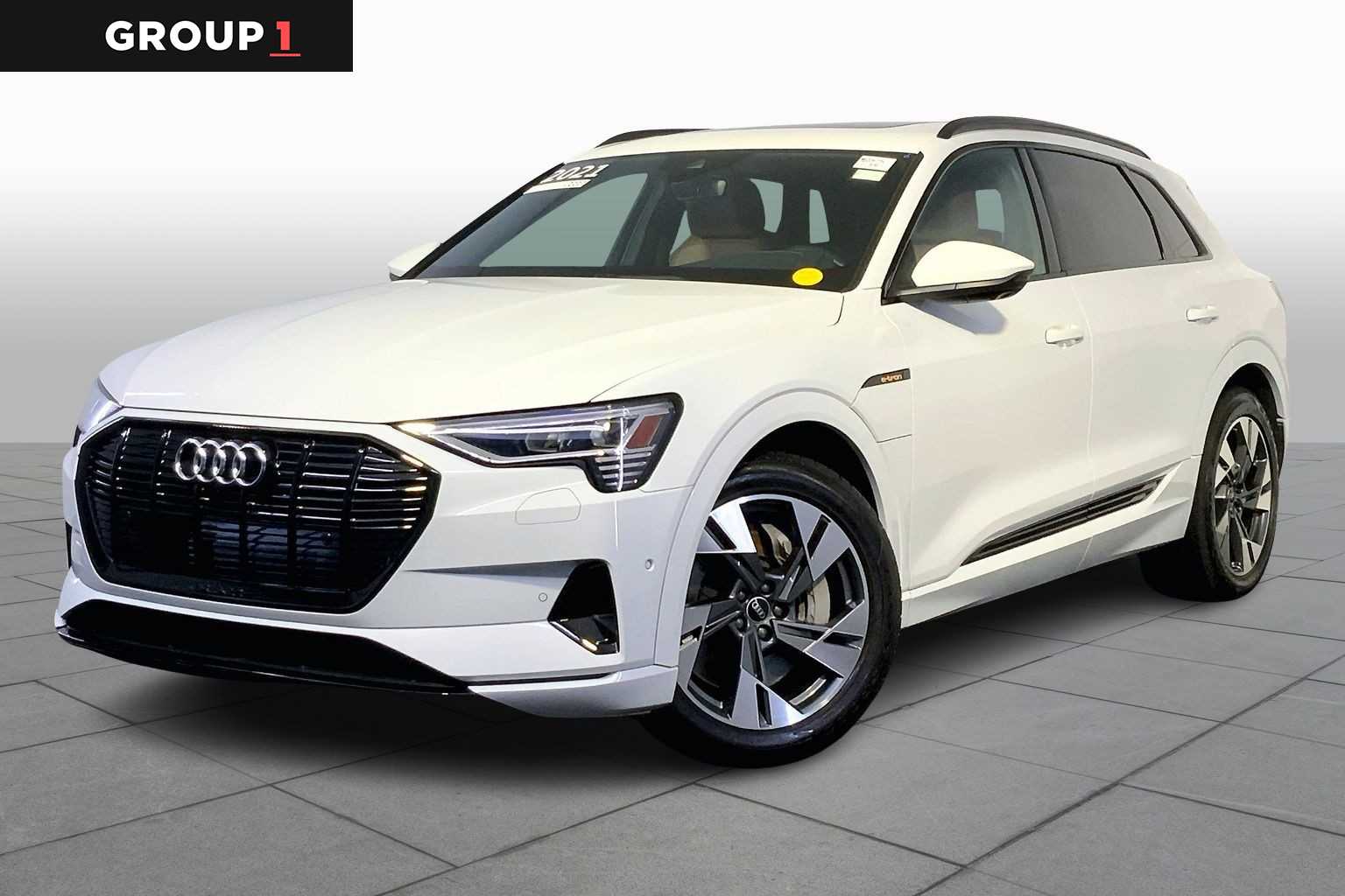 2021 Audi e-tron Premium's photo