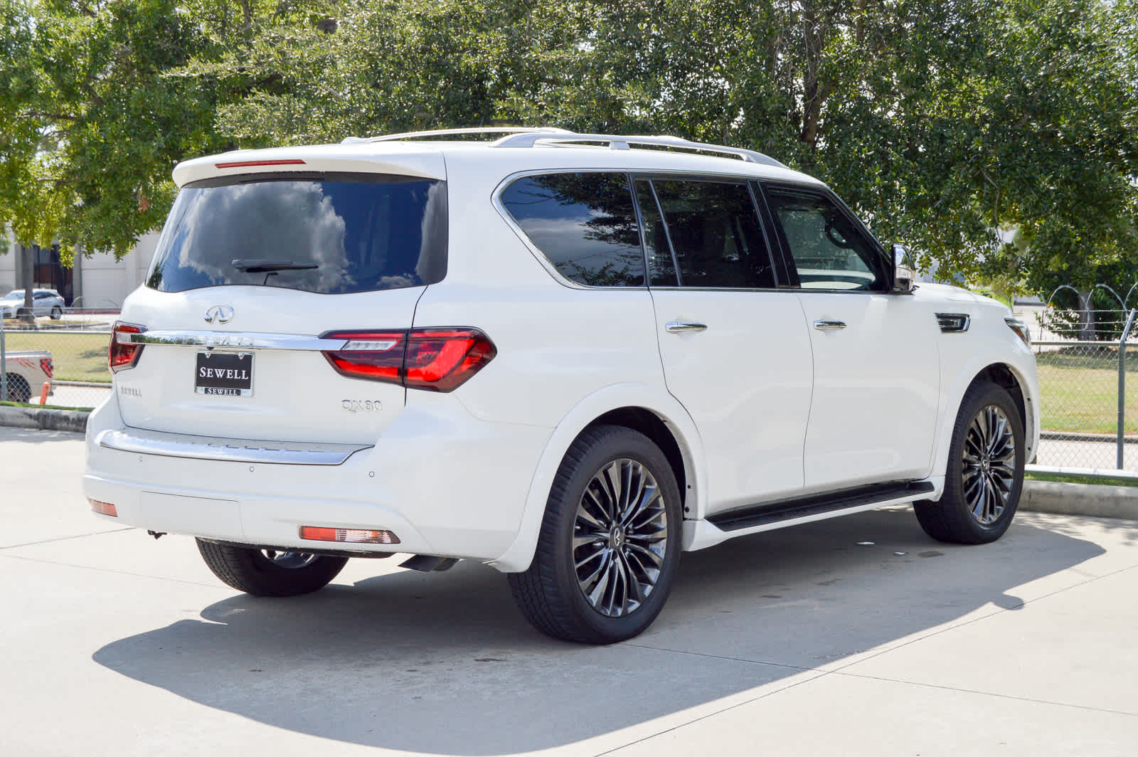 2022 Infiniti QX80 Sensory photo 4