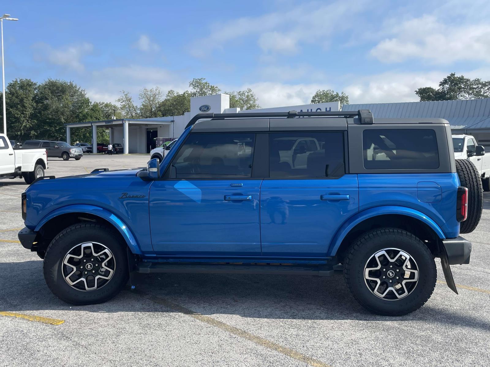 2022 Ford Bronco Base photo 6