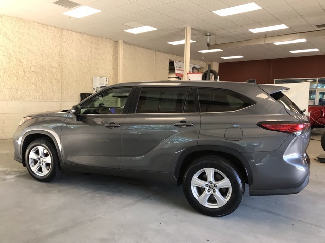 2023 Toyota Highlander L photo 6