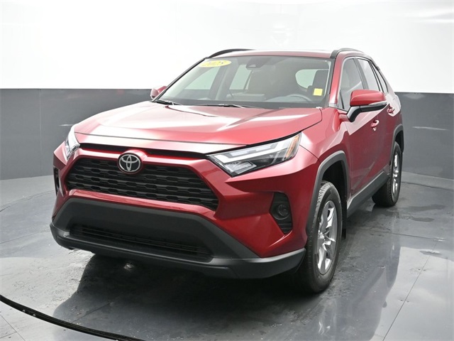 2025 Toyota RAV4 XLE's photo