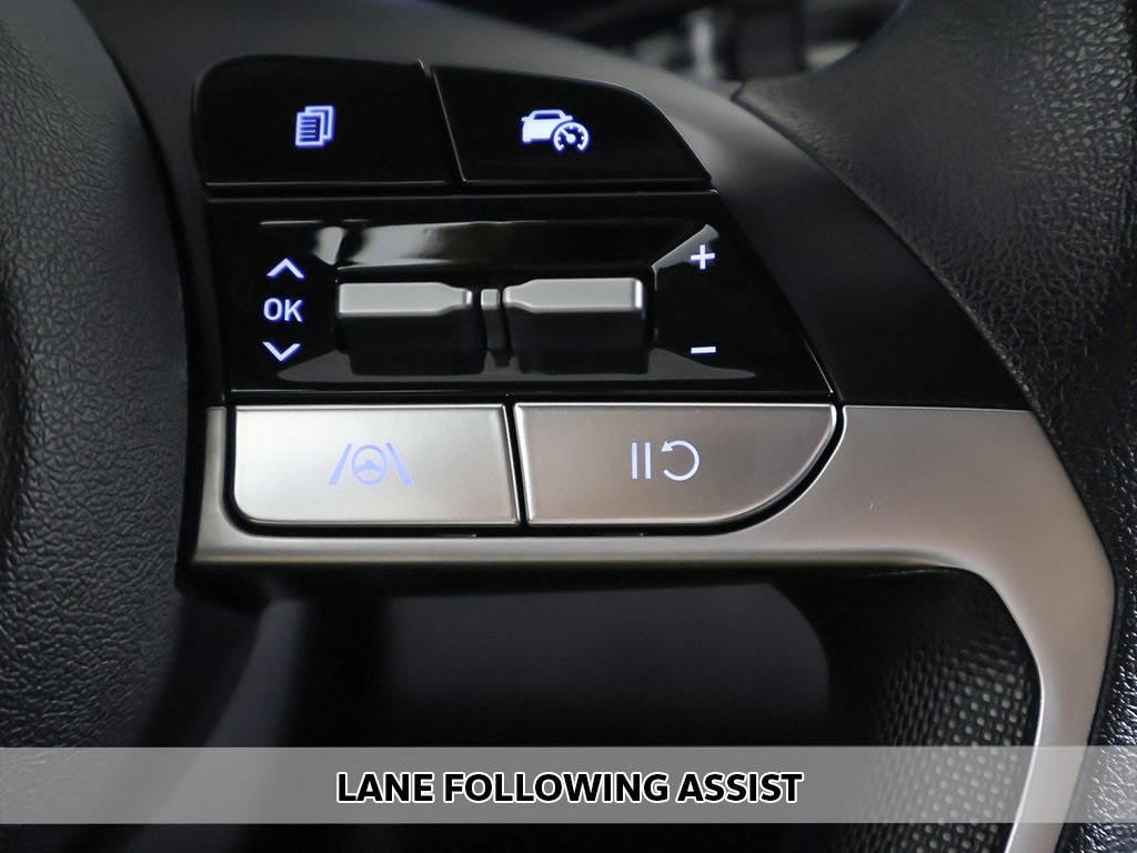 2024 Hyundai Elantra SEL photo 2