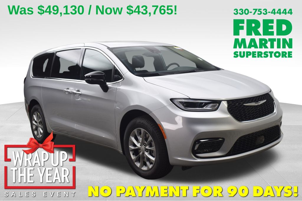 2026 Chrysler Pacifica Select's photo