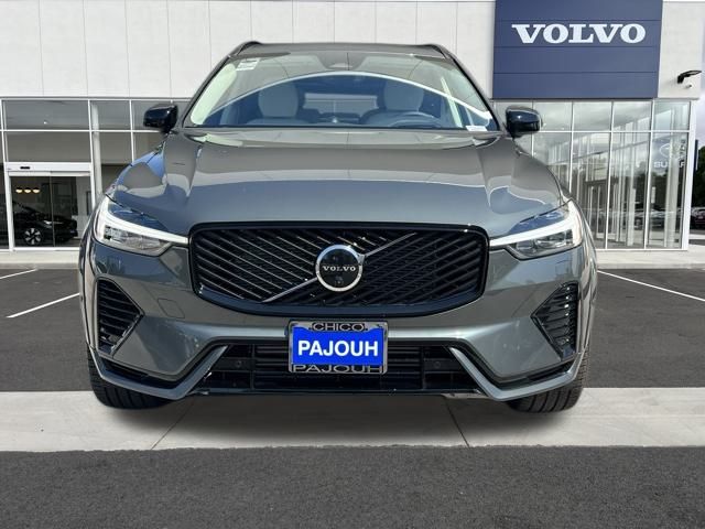 2026 Volvo XC60 Hybrid T8 photo 2