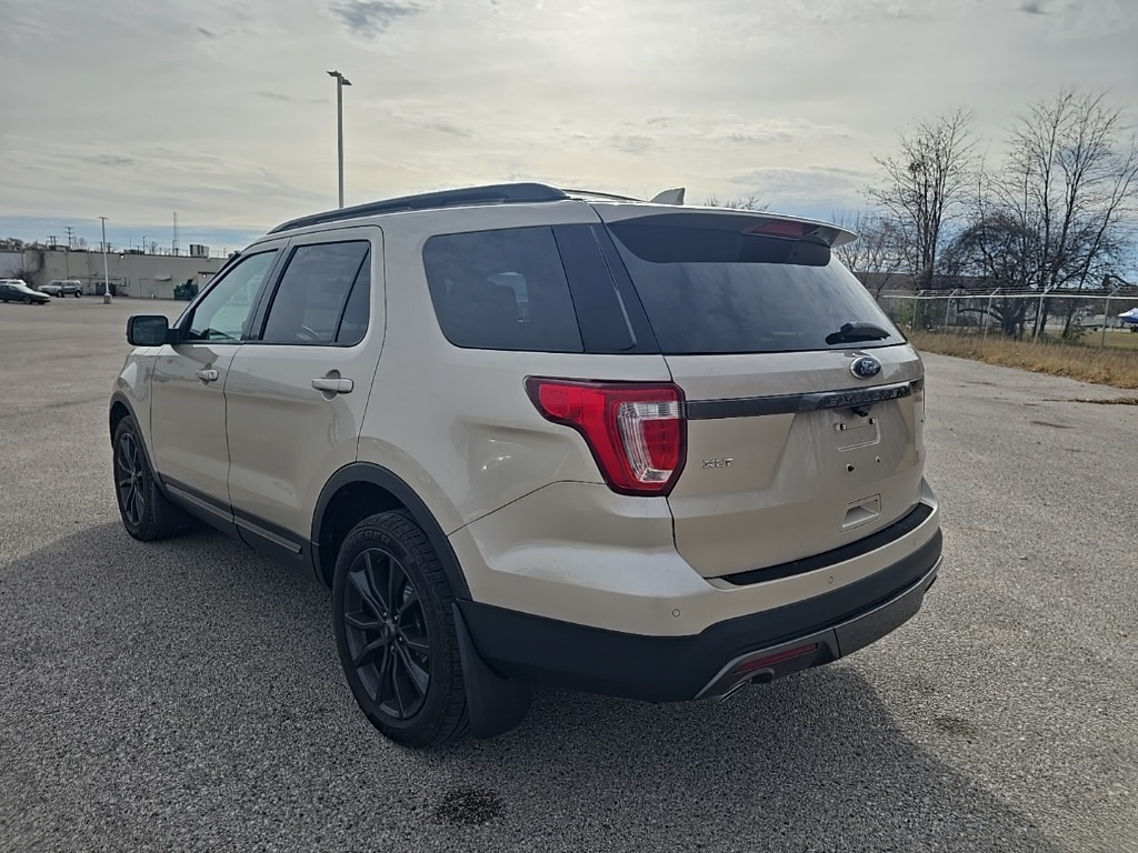 2017 Ford Explorer XLT photo 3