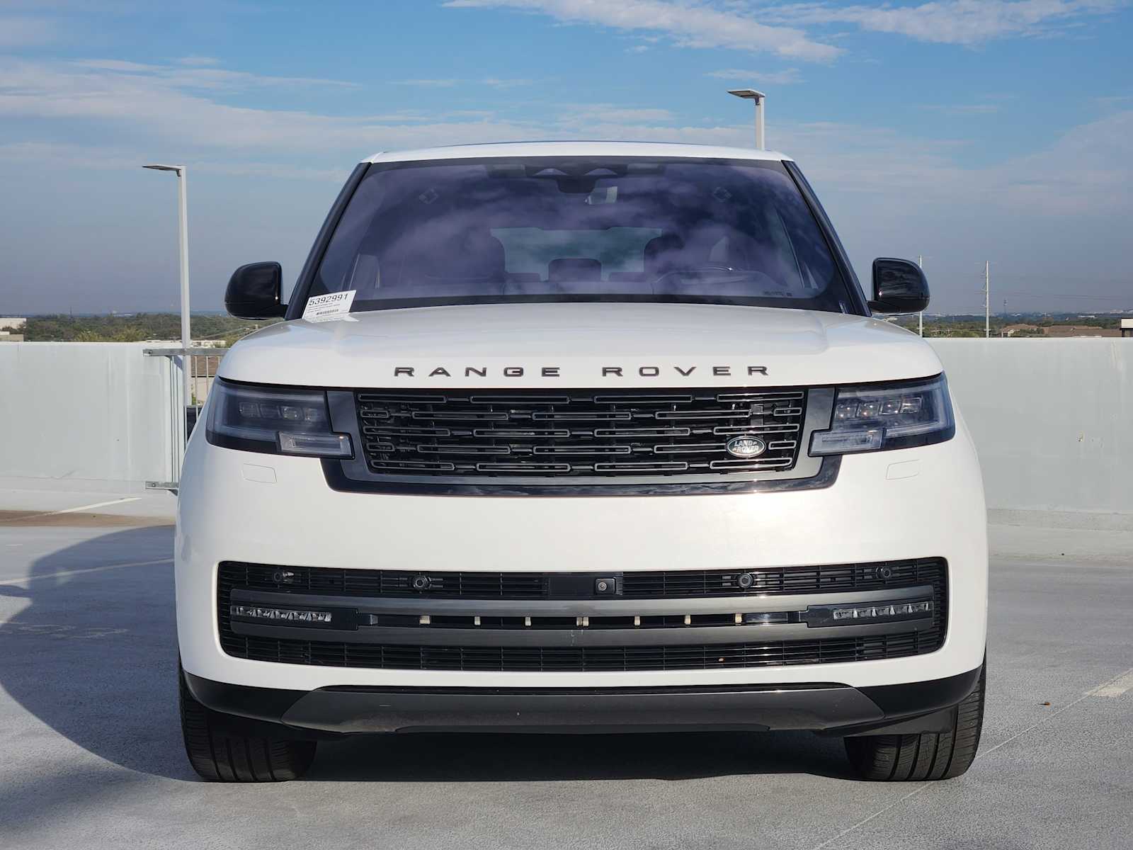 2023 Land Rover Range Rover SE photo 2