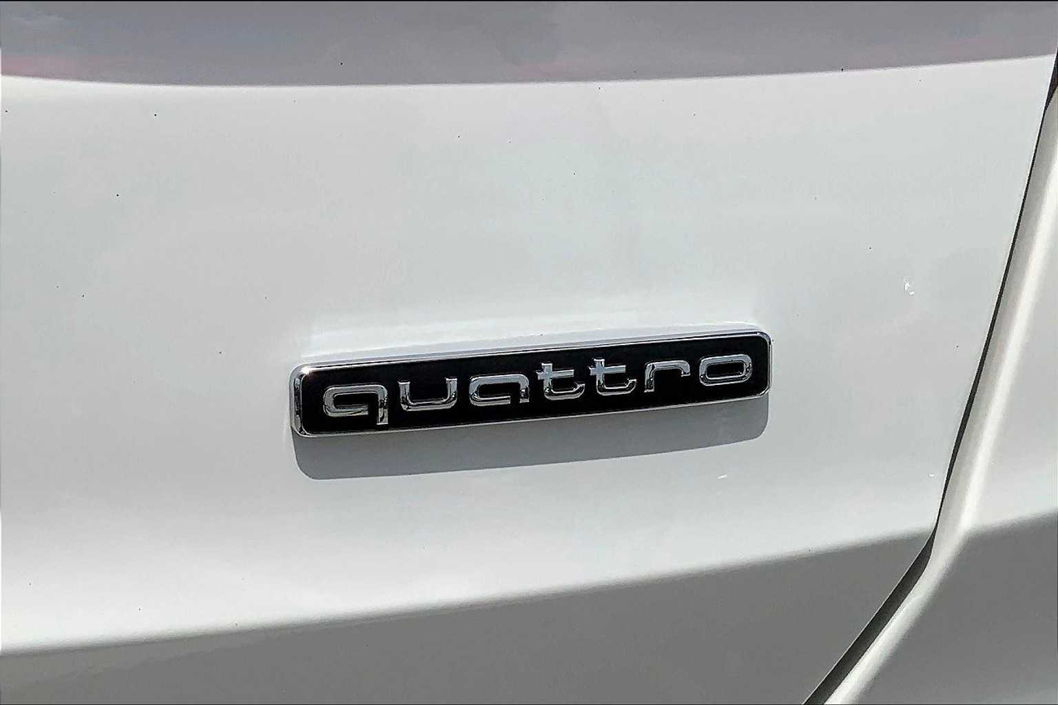 2023 Audi Q3 S line Premium photo 8