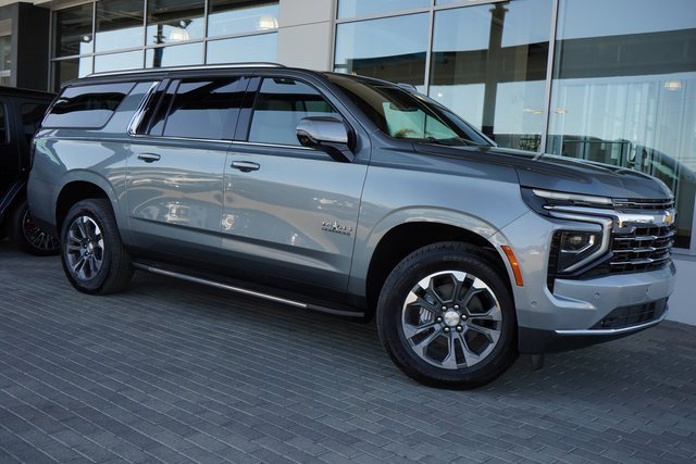 2026 Chevrolet Suburban LT's photo