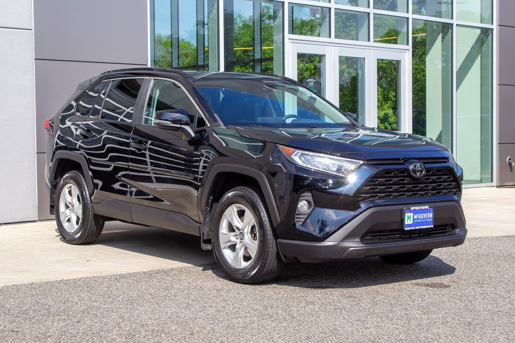 2021 Toyota RAV4 XLE photo 2